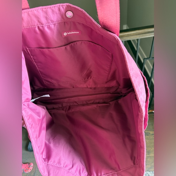 NWOT Lululemon Daily Multi-Pocket Tote 20L in WASHED MAUVE - Picture 3 of 5